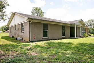 554 Cox Ln in Elizabethtown, KY - Building Photo - Building Photo