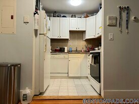 24 Farrington Ave, Unit 2 in Boston, MA - Building Photo