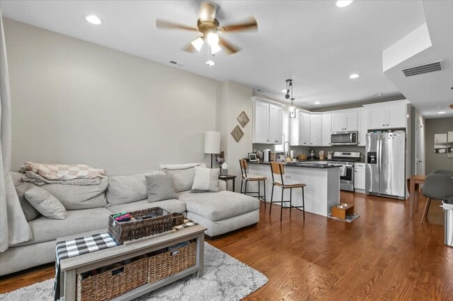 property at 2418 W Medill Ave