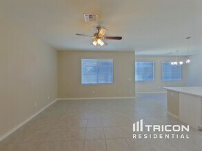 1349 N Parkcrest in Mesa, AZ - Foto de edificio - Building Photo