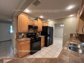 1358 Preston St in Port Charlotte, FL - Foto de edificio - Building Photo