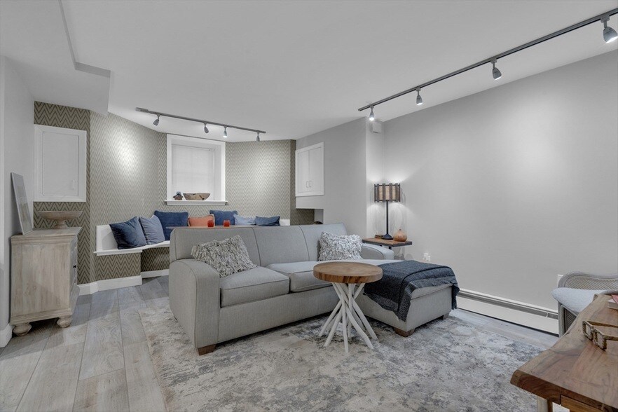 14 Auburn St in Boston, MA - Building Photo