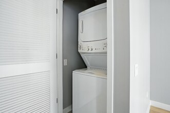 319 E Wacker Dr in Chicago, IL - Foto de edificio - Building Photo