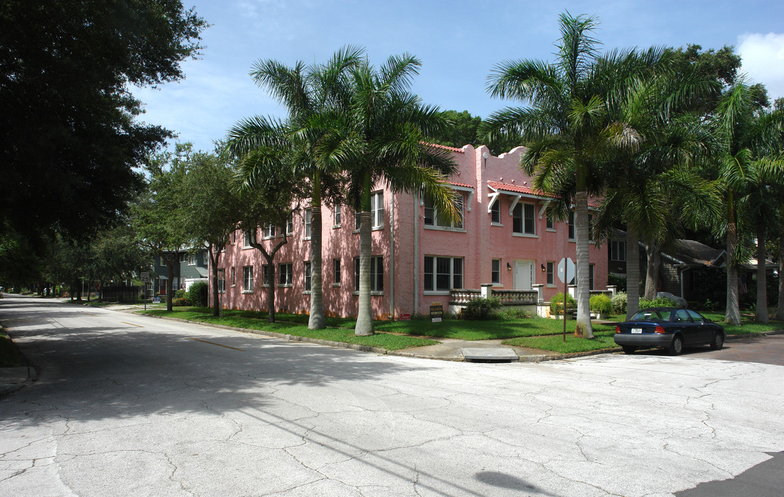 350 16th Ave NE in St. Petersburg, FL - Foto de edificio