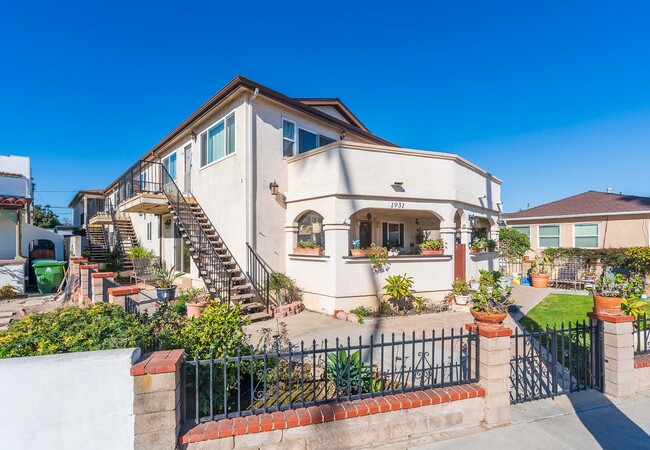 1931 S Crescent Ave in Los Angeles, CA - Building Photo - Building Photo