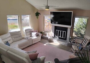 2350 Parliament Dr in Colorado Springs, CO - Foto de edificio - Building Photo