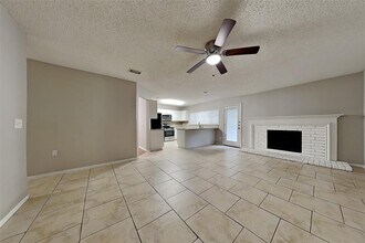 46 Sandpebble Dr in Spring, TX - Building Photo - Building Photo
