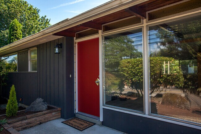 26 6th St S in Kirkland, WA - Building Photo - Building Photo