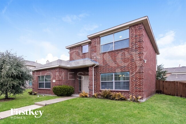 1215 Jewel Ln in Lancaster, TX - Foto de edificio - Building Photo