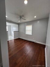 982 Dixwell Ave in Hamden, CT - Building Photo - Building Photo