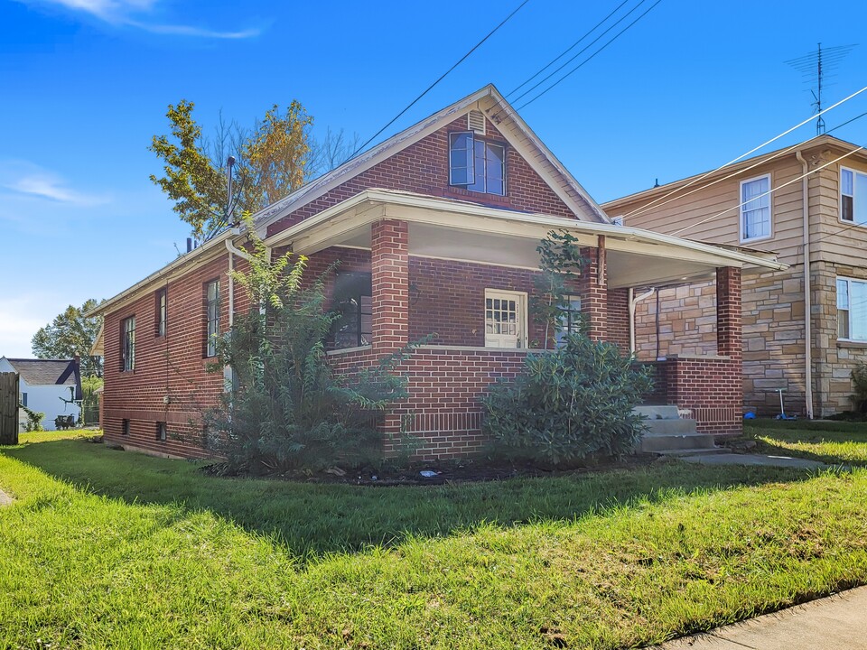 2312 Liberty St in Parkersburg, WV - Building Photo