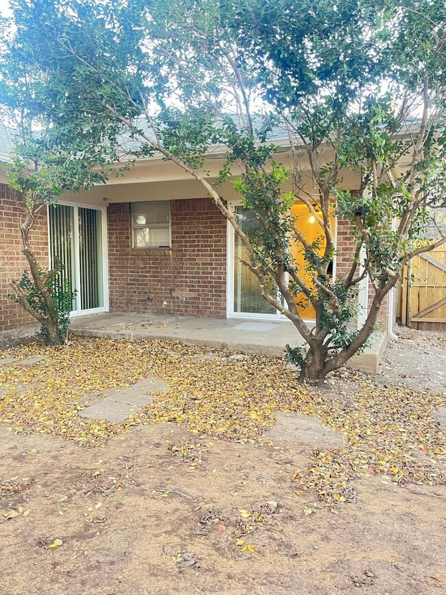 property at 6862 S Creek Dr