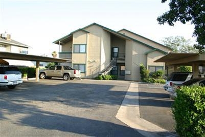 Le Chateau Apartments in Ripon, CA - Building Photo