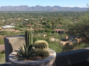 6301 E Hummingbird Ln in Paradise Valley, AZ - Building Photo - Building Photo