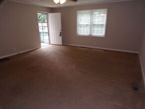 1095 Foster Cir in Valley, AL - Building Photo - Building Photo