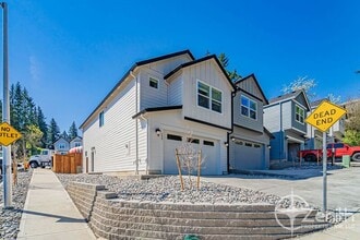 125 NE Newhouse Rd in Vancouver, WA - Foto de edificio - Building Photo