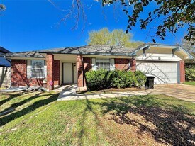 15807 Pilgrim Hall Dr in Friendswood, TX - Building Photo