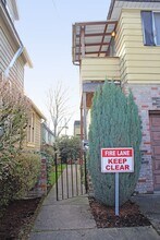 1178 SE Pershing St in Portland, OR - Building Photo - Building Photo