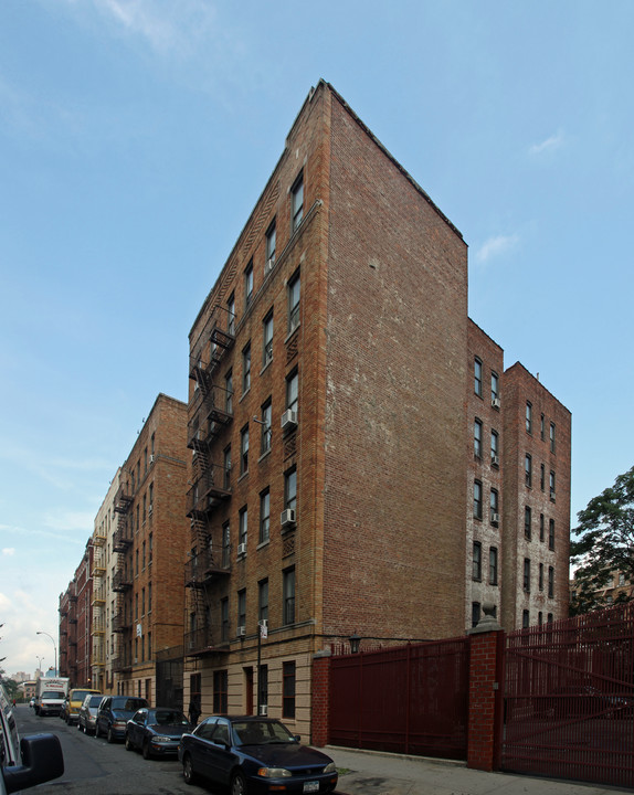 231 Echo Pl in Bronx, NY - Building Photo