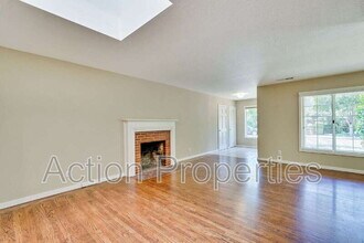 290 Iris Way in Palo Alto, CA - Building Photo - Building Photo