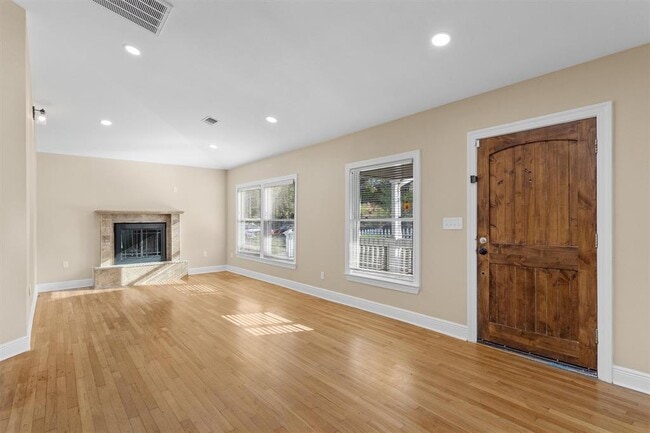 400 E Monroe St in Austin, TX - Building Photo - Building Photo