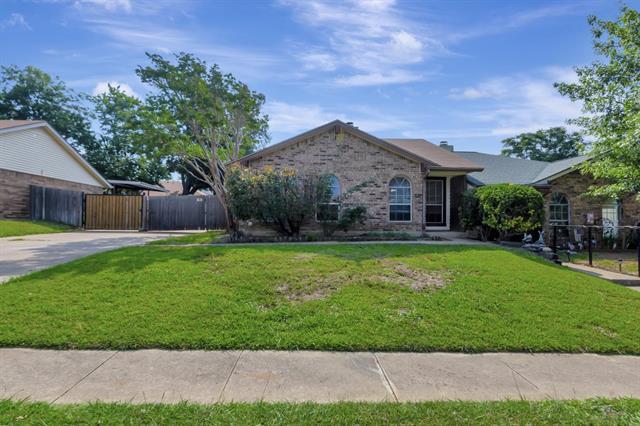 2922 Timothy Ln in Euless, TX - Building Photo