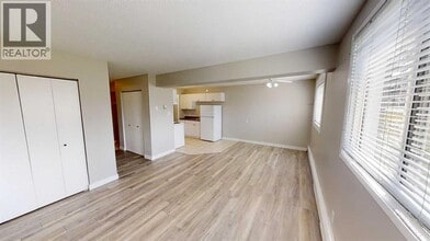 10105-10107 107 Ave in Grande Prairie, AB - Building Photo - Building Photo