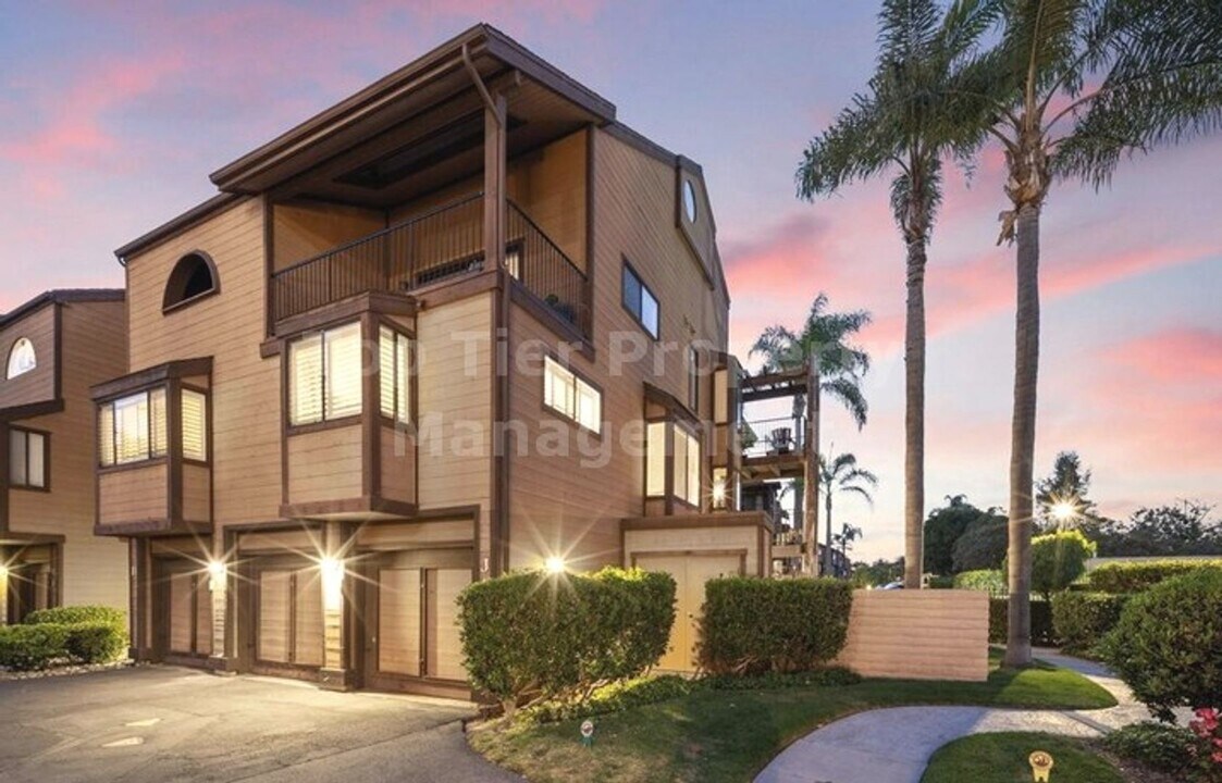 4016 Aguila St in Carlsbad, CA - Building Photo