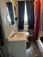 518 Newton Ave in Seguin, TX - Building Photo - Building Photo