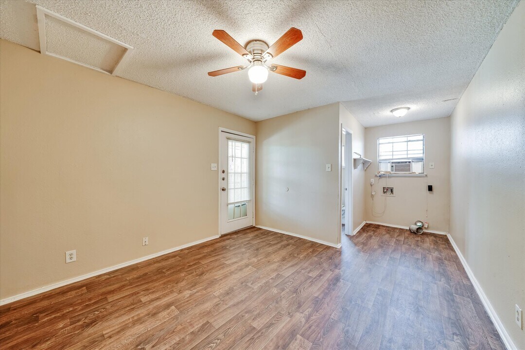 15278 Mesquite Trl, Unit 2 in San Antonio, TX - Foto de edificio