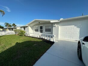 5202 Overton Dr in New Port Richey, FL - Building Photo - Building Photo