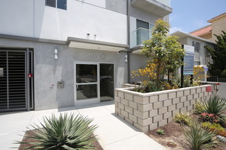 Lindblade Lofts in Los Angeles, CA - Foto de edificio - Building Photo