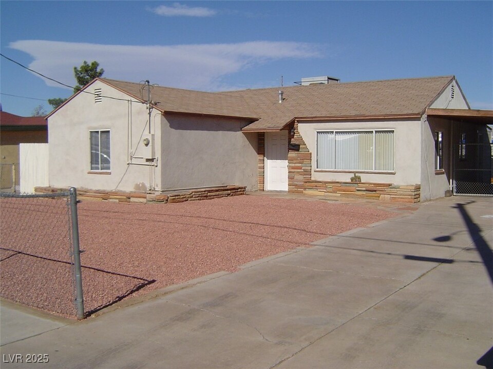 118 Ash St in Henderson, NV - Building Photo