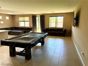 6298 Starflare St in Las Vegas, NV - Building Photo - Building Photo