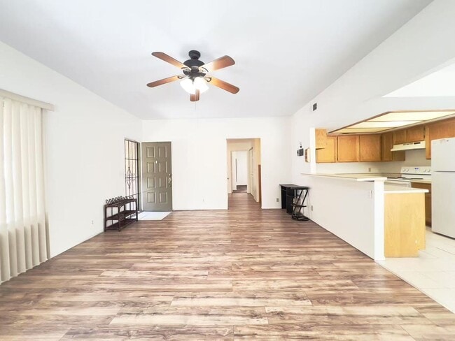 1855 Plum Ct in Henderson, NV - Building Photo - Building Photo