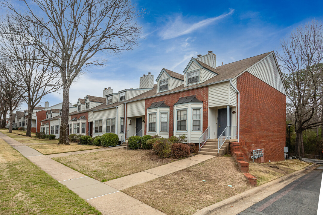 2221 Wentwood Valley Dr in Little Rock, AR - Foto de edificio