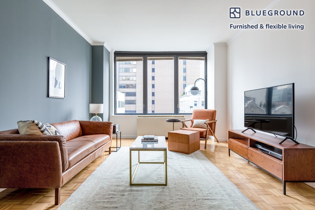 150 E 57th St in New York, NY - Building Photo