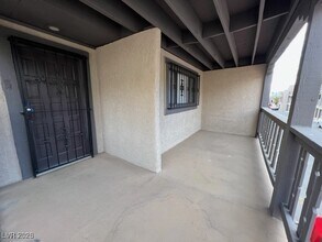 2883 Calle Del Oro in Las Vegas, NV - Building Photo - Building Photo