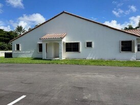 21220 Harbor Way, Unit 22 in Miami, FL - Building Photo