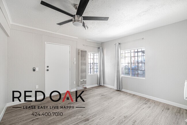 property at 810 W 42nd Pl