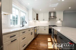 11 Molloy St in Watertown, MA - Building Photo