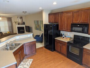 705 Keystone Park Dr in Morrisville, NC - Foto de edificio - Building Photo