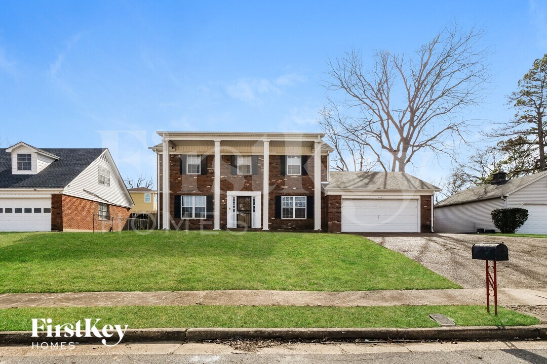 2077 Oakvalley Rd, Unit 115 in Memphis, TN - Foto de edificio