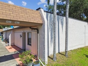 1298 Mission Hills Blvd in Clearwater, FL - Building Photo - Building Photo