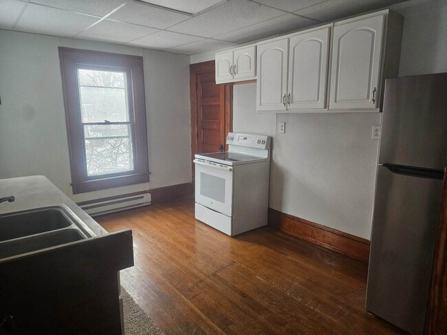 38 River St, Unit Apt 2 in Sidney, NY - Foto de edificio - Building Photo