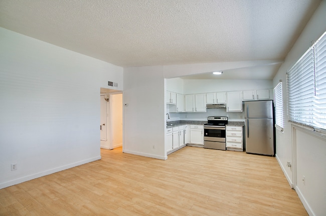 2201 W Heatherbrae Dr in Phoenix, AZ - Building Photo - Building Photo