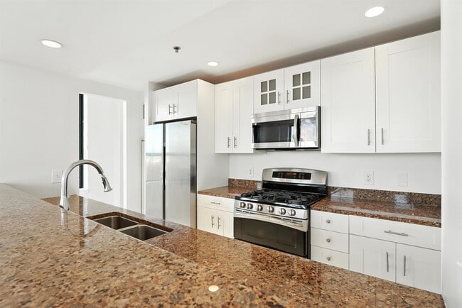 property at 1025 Maxwell Ln