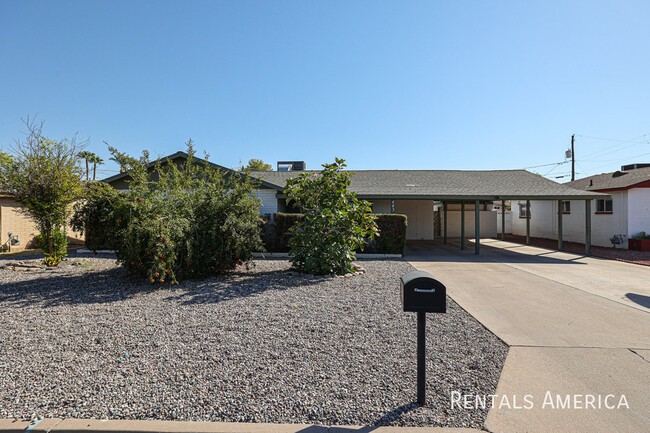 443 N Cholla in Mesa, AZ - Foto de edificio - Building Photo