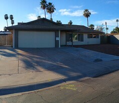 3545 W Banff Ln. in Phoenix, AZ - Building Photo