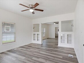 533 E Woodard St in Denison, TX - Building Photo - Building Photo